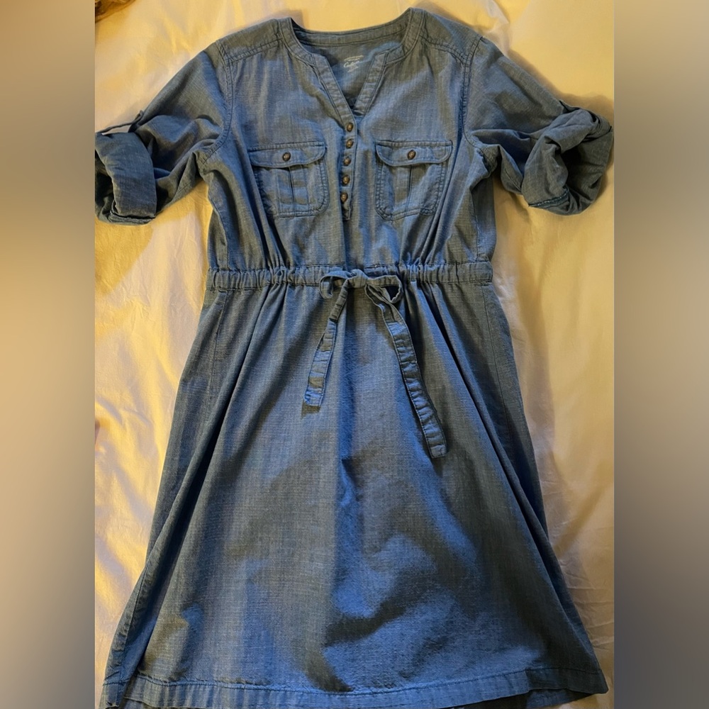 XL Cabela’s Chambray shirt dress. Excellent condition.